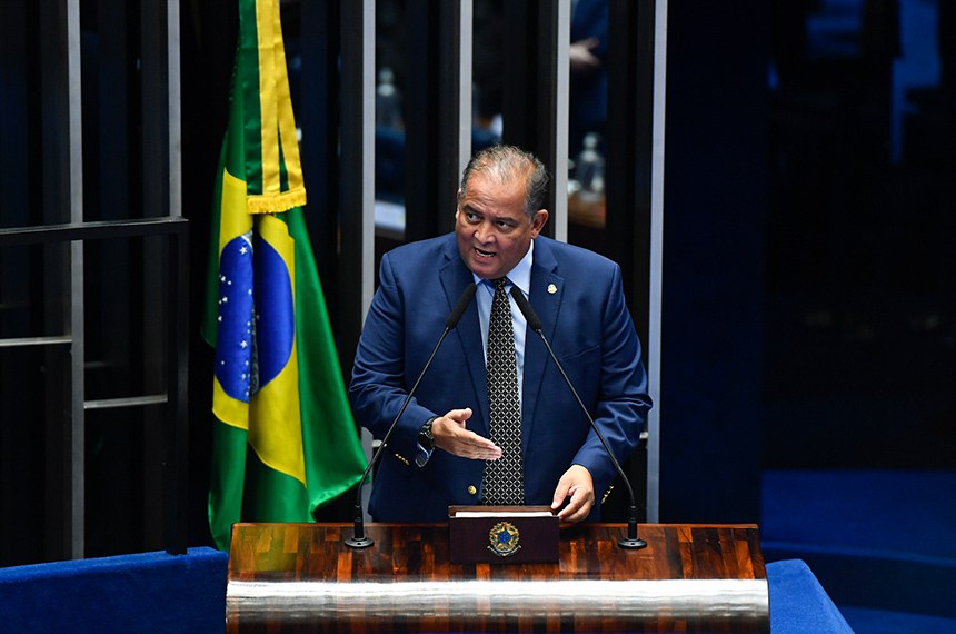 Em discurso, à tribuna, senador Eduardo Gomes (PL-TO).