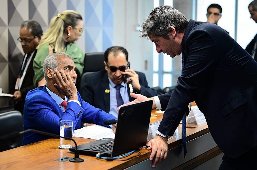 Mesa: 
relator da CPIMJAE, senador Romário (PL-RJ); 
presidente da CPIMJAE, senador Jorge Kajuru (PSB-GO); 
senador Carlos Portinho (PL-RJ).