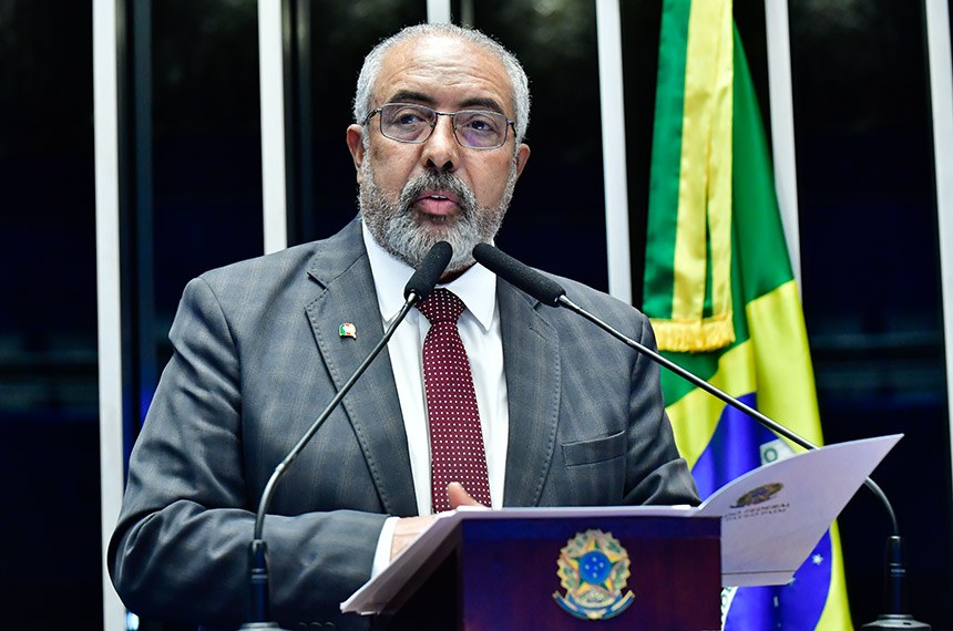 Em discurso, à tribuna, senador Paulo Paim (PT-RS).