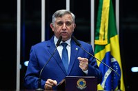 Izalci questiona pressa na votação da regulamentação da reforma tributária