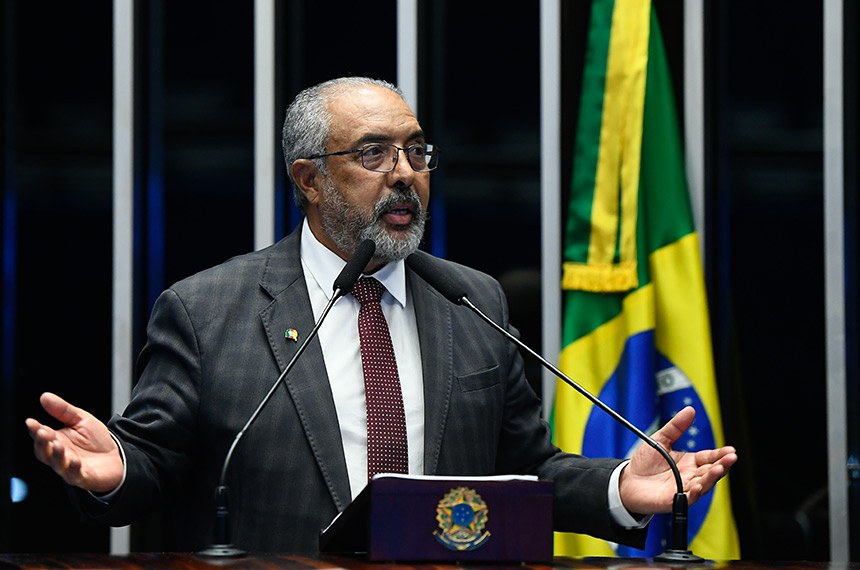 Em discurso, à tribuna, senador Paulo Paim (PT-RS).