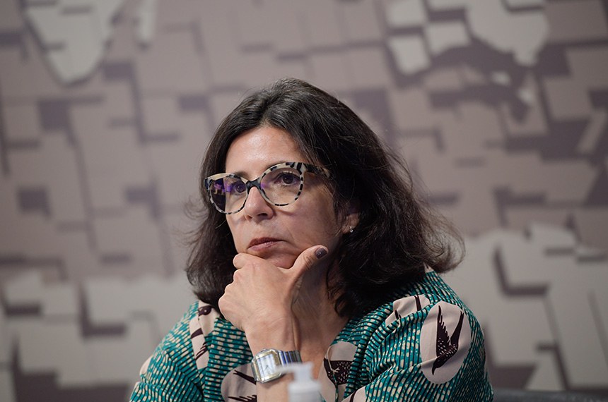 À mesa, indicada para chefiar a embaixada da República do Senegal e, cumulativamente, na República da Gâmbia  (MSF 33/2024), Daniella Xavier Cesar.