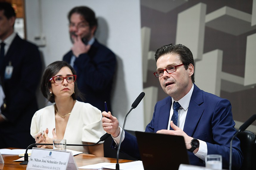 Mesa: 
indicada para cargo de diretoria no Banco Central (MSF 59/2024), Izabela Moreira Correa;
indicado para cargo de diretoria no Banco Central (MSF 58/2024), Nilton José Schneider David, em pronunciamento.