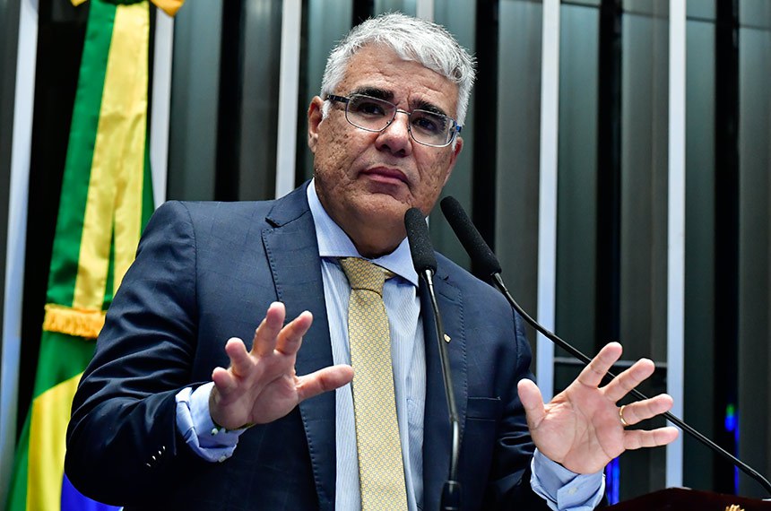 Em discurso, à tribuna, senador Eduardo Girão (Novo-CE).