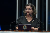 Teresa Leitão defende regulação da inteligência artificial