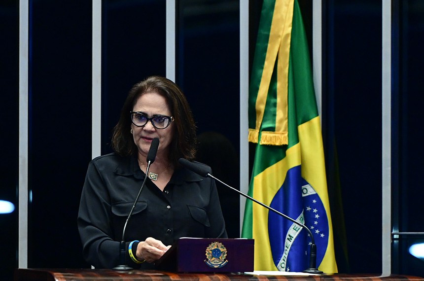 Em discurso, à tribuna, senadora Damares Alves (Republicanos-DF).