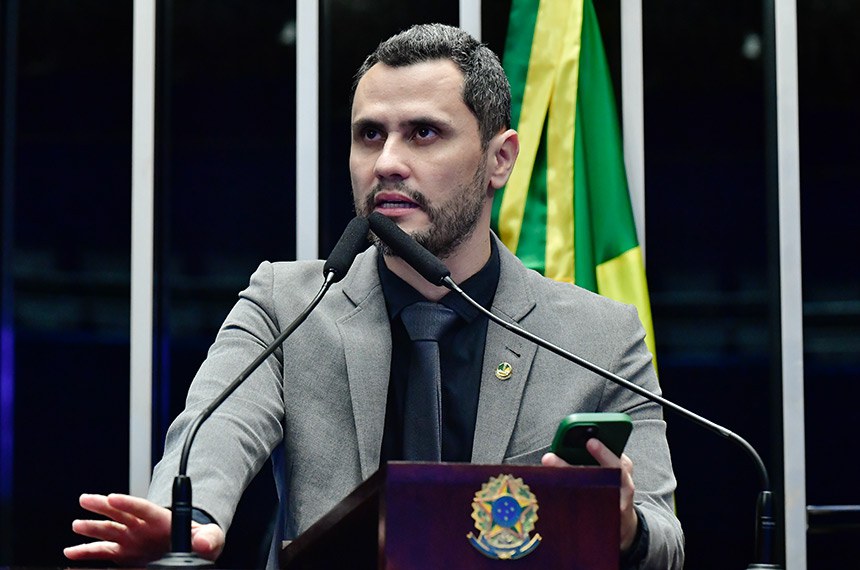 Em discurso, à tribuna, senador Cleitinho (Republicanos-MG).