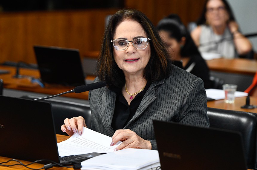 À bancada, em pronunciamento, senadora Damares Alves (Republicanos-DF).