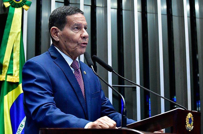 Em discurso, à tribuna, senador Hamilton Mourão (Republicanos-RS).