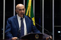 Confúcio Moura celebra aprovação da LDO
