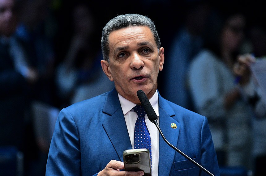 Em pronunciamento, à bancada, senador Mecias de Jesus (Republicanos-RR).