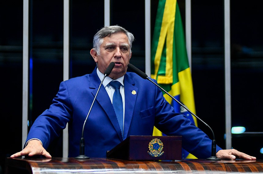 Em discurso, à tribuna, senador Izalci Lucas (PL-DF).