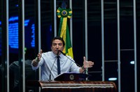 Magno Malta critica castração química e veto ao cadastro de pedófilos