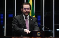 Plínio Valério denuncia 'caos' no Hospital 28 de Agosto, em Manaus