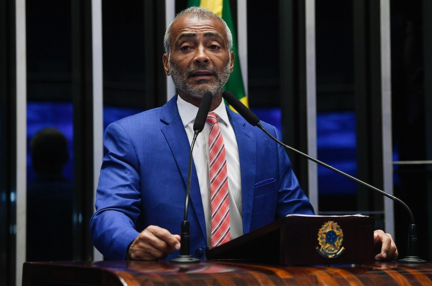 Em discurso, à tribuna, senador Romário (PL-RJ).