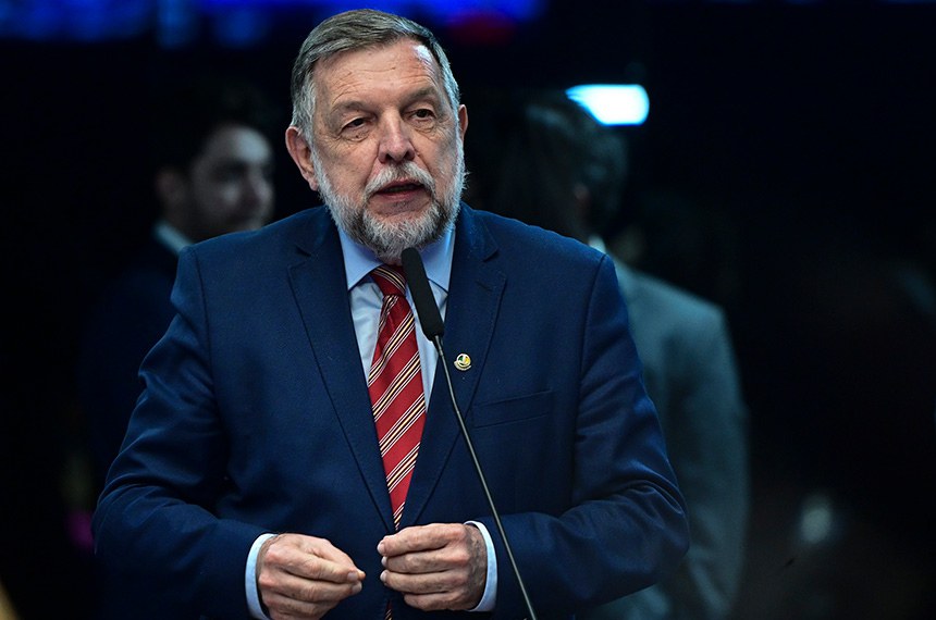 À bancada, em pronunciamento, senador Flávio Arns (PSB-PR).