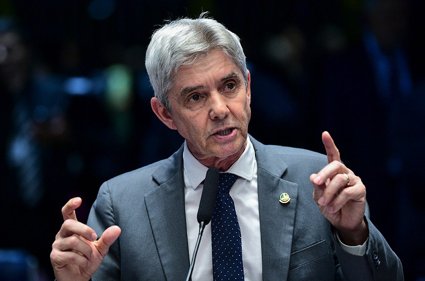 Em pronunciamento, à bancada, senador Jaime Bagattoli (PL-RO).