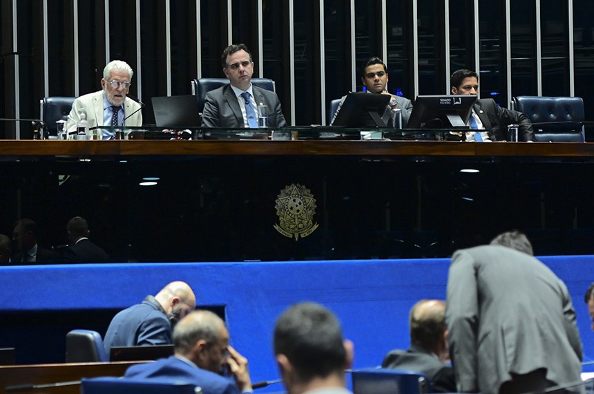 Mesa: 
líder do governo no Senado Federal, senador Jaques Wagner (PT-BA);
presidente do Senado Federal, senador Rodrigo Pacheco (PSD-MG); 
secretário-geral da Mesa do Senado Federal, Gustavo A. Sabóia Vieira;
senador Rodrigo Cunha (Podemos-AL).