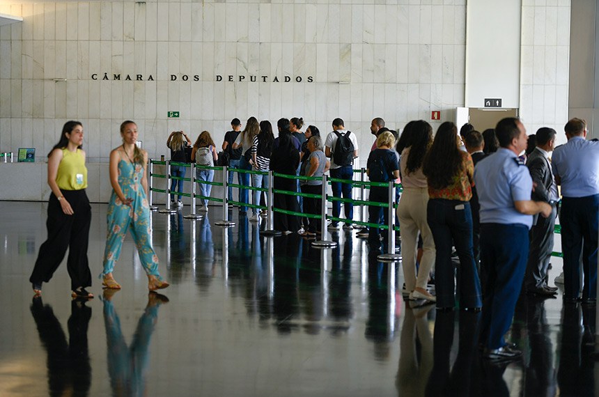 Fila para visitação no Salão Negro do Congresso: no recesso não é necessário marcar com antecedência - Foto: Edilson Rodrigues/Agência Senado