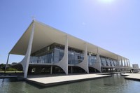 Sancionada lei que limita gastos públicos em caso de déficit primário