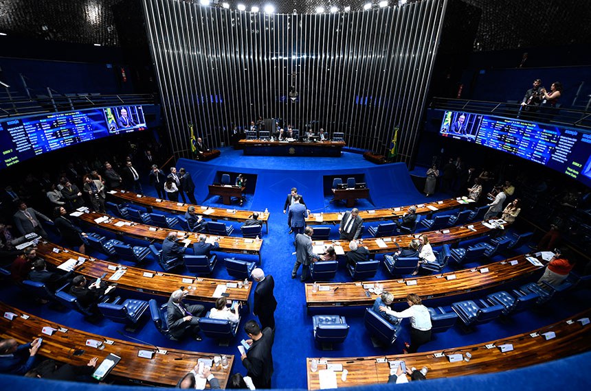 Mesa: 
líder do governo no Senado Federal, senador Jaques Wagner (PT-BA); 
presidente do Senado Federal, senador Rodrigo Pacheco (PSD-MG); 
secretário-geral da Mesa do Senado Federal, Gustavo A. Sabóia Vieira; 
senador Carlos Portinho (PL-RJ).
