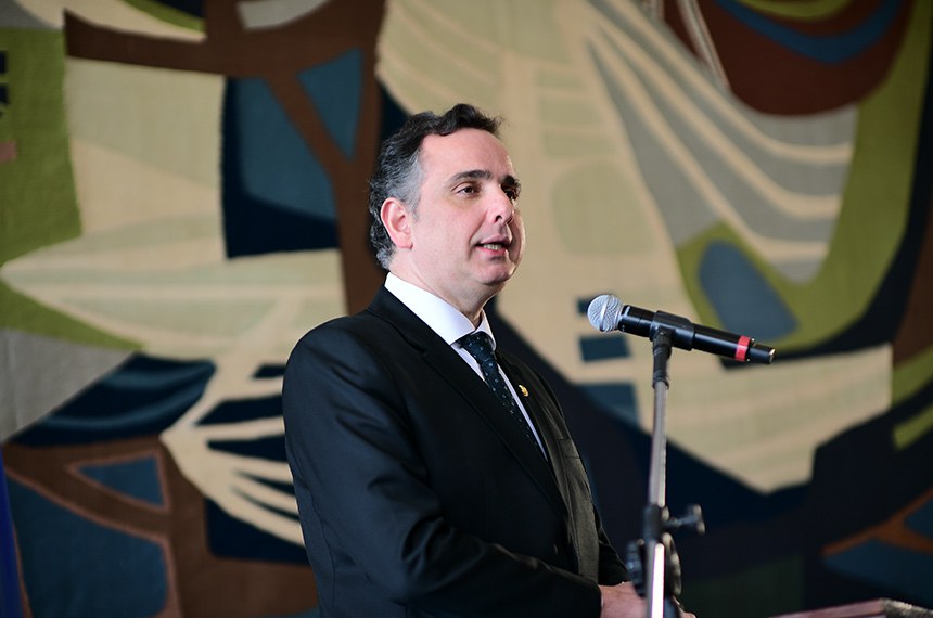 Em discurso, à tribuna, senador Rodrigo Pacheco (PSD-MG).