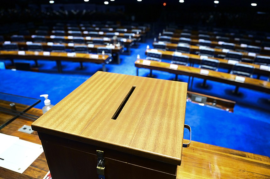 Detalhe: urna de votação.