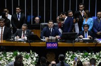 Na abertura do ano legislativo, Davi promete trabalho e pede pacificação