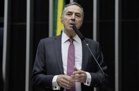 Presidente do STF defende união e diálogo entre os Poderes