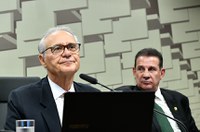 Eleito na CAE, Renan defende controle de gastos com subsídios e 'supersalários'