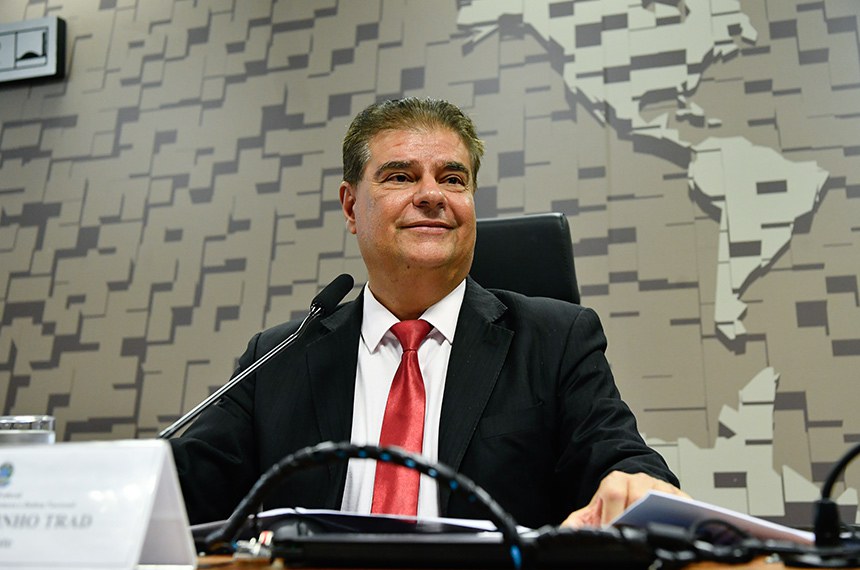 Mesa: 
presidente da CRE, senador Nelsinho Trad (PSD-MS).