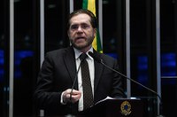 Plínio questiona contratos para gestão de terras indígenas