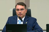 Flávio Bolsonaro quer definir crime de 'domínio de cidades' na CSP