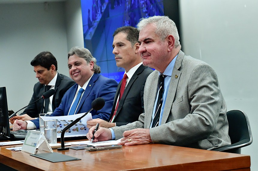 Mesa: 
deputado Claudio Cajado (PP-BA); 
presidente da CMO, deputado Julio Arcoverde (PP-PI);
secretário da comissão, Walbinson Tavares de Araújo; 
relator-geral LOA 2025, senador Angelo Coronel (PSD-BA).