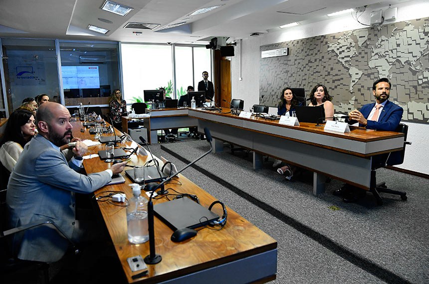 Mesa:
vice-presidente da CCS, Patrícia Blanco;
diretora de Apoio à Gestão Educacional no Ministério da Educação, Anita Stefani;
conselheiro do Conselho Nacional de Educação, Israel Batista.