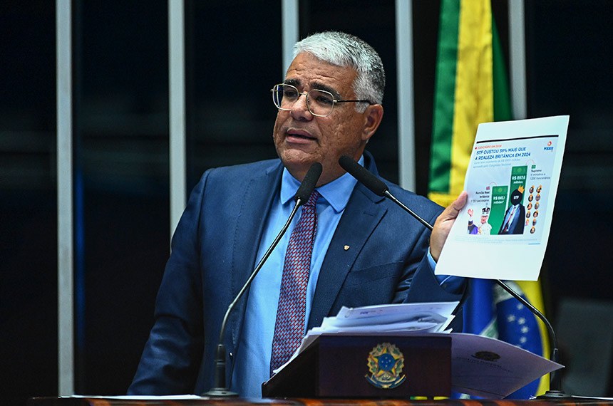 À tribuna, em discurso, senador Eduardo Girão (Novo-CE).