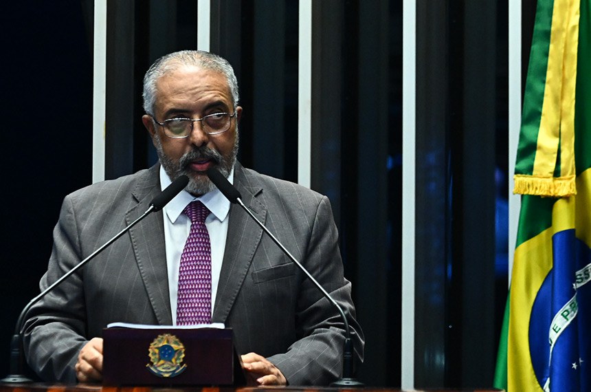 Em discurso, à tribuna, senador Paulo Paim (PT-RS).