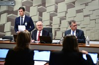 CAE aprova regulamentação da profissão de quiropraxista