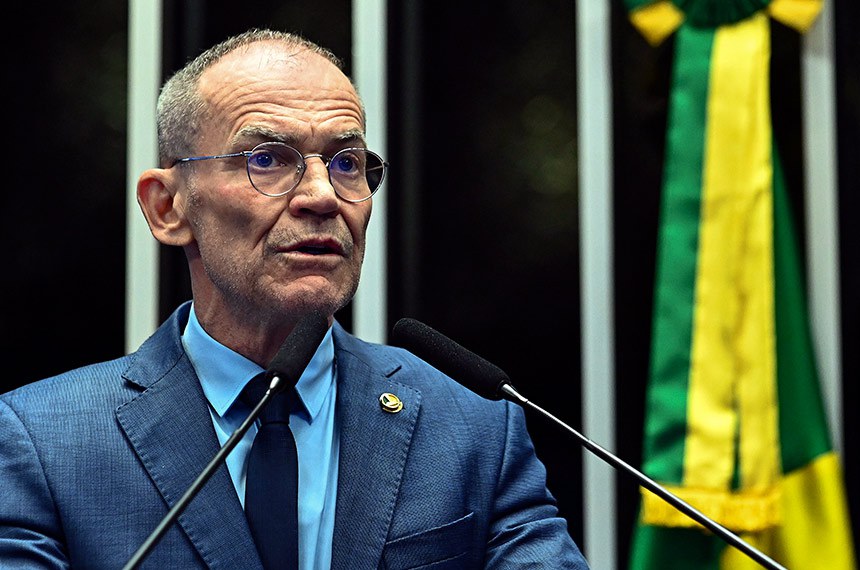 Em discurso, à tribuna, senador Fabiano Contarato (PT-ES).