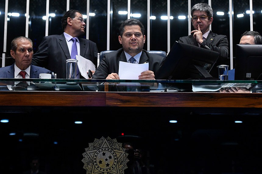 Mesa: 
senador Jader Barbalho (MDB-PA); 
senador Eduardo Braga (MDB-AM); 
presidente do Senado Federal, senador Davi Alcolumbre (União-AP); 
senador Randolfe Rodrigues (PT-AP); 
secretário-geral da Mesa do Senado Federal, Danilo Augusto Barboza de Aguiar.