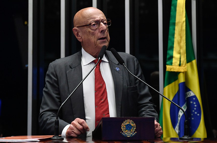 À tribuna, em discurso, senador Esperidião Amin (PP-SC). 