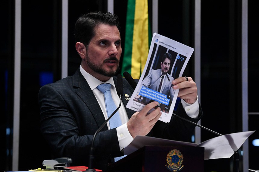 Em discurso, à tribuna, senador Marcos do Val (Podemos-ES).
