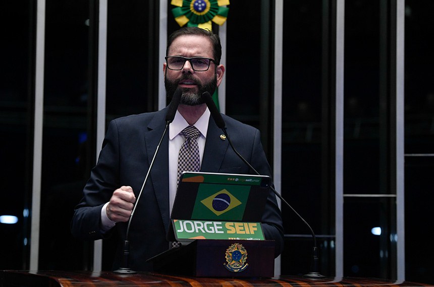 Em discurso, à tribuna, senador Jorge Seif (PL-SC).
