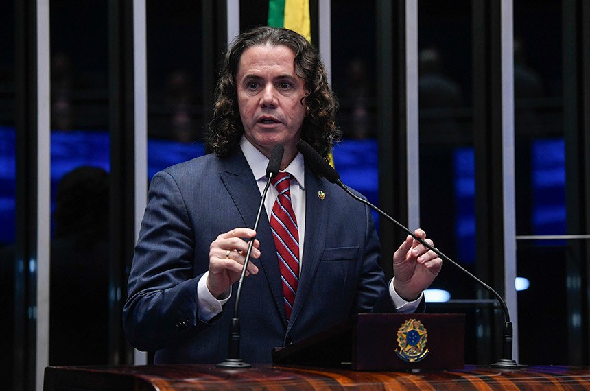 À tribuna, em discurso, senador Veneziano Vital do Rêgo (MDB-PB).