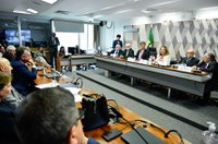 Tarifas de Trump exigem novo arranjo global, dizem ex-presidentes na CRE