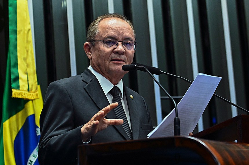 À tribuna, em discurso, senador Zequinha Marinho (Podemos-PA). 