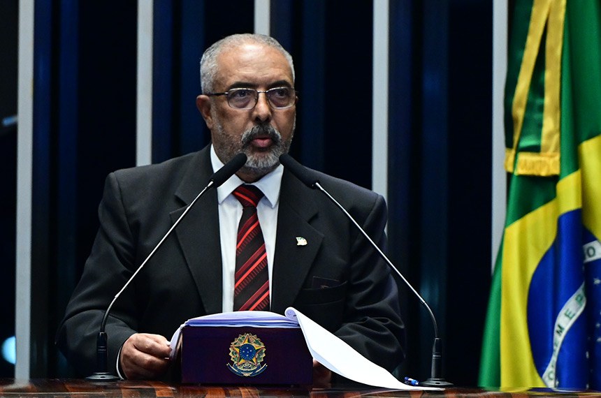 Em discurso, à tribuna, senador Paulo Paim (PT-RS). 