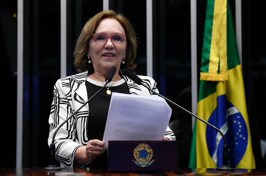 À tribuna, em discurso, senadora Zenaide Maia (PSD-RN). 