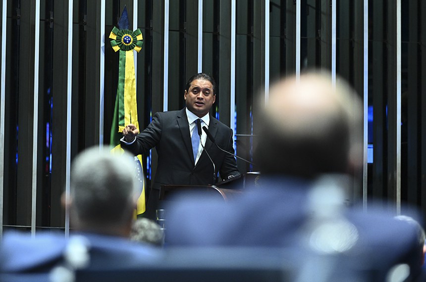 Em discurso, à tribuna, senador Weverton (PDT-MA).