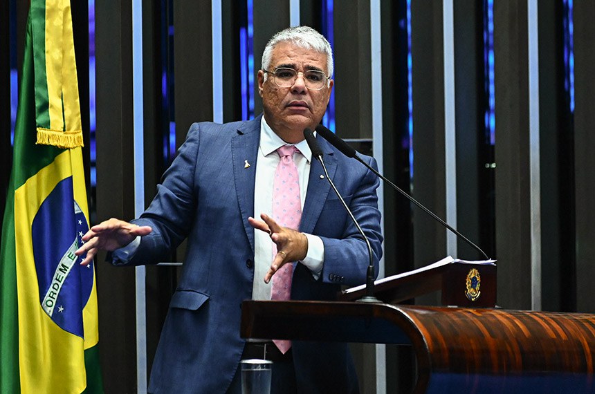 Em discurso, à tribuna, senador Eduardo Girão (Novo-CE).